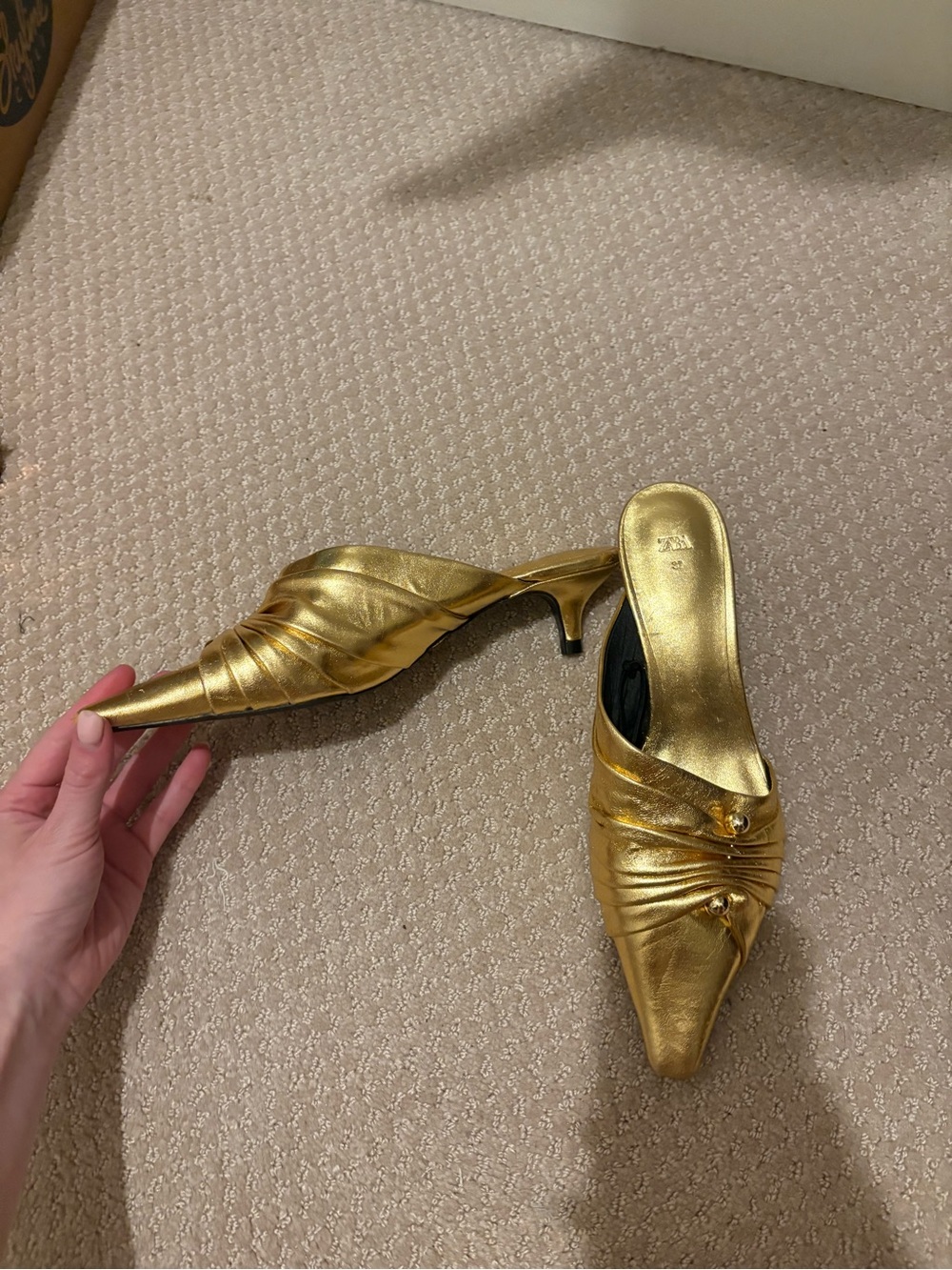 Zara Gold Genuine Leather Kitten Heel Mules Pointed Toe Stud Detail Size 37 - Picture 3 of 6